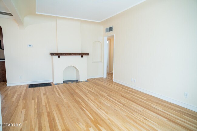 Building Photo - 1211 Mesita Dr