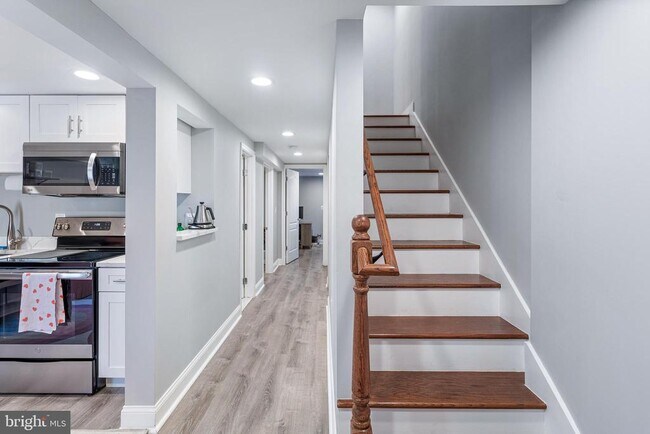 Building Photo - 315 Upshur St NW