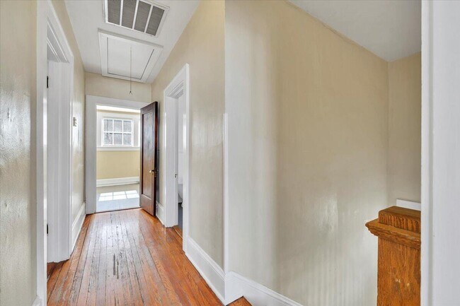 Building Photo - 1144 Wasena Ave SW