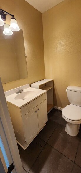 Building Photo - 188 Paris Cir