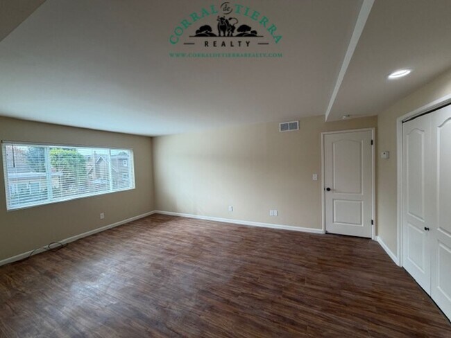 Building Photo - Peaceful 4BR/3BA Family Home in Desirable Washington Union Elementary School District