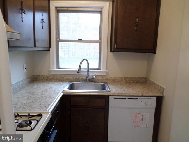 Building Photo - 2500 Q St NW