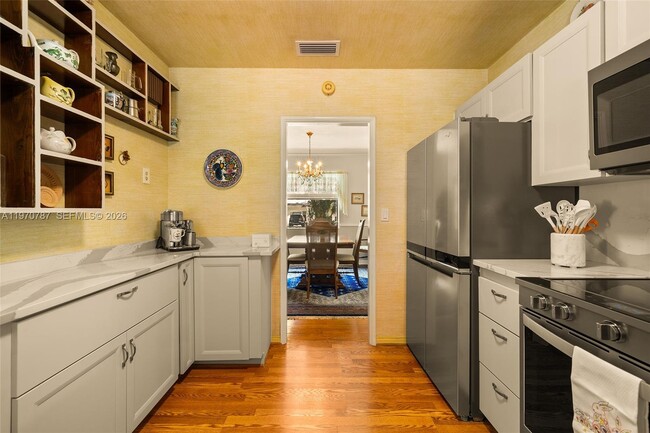 Building Photo - 430 NE 52nd Terrace