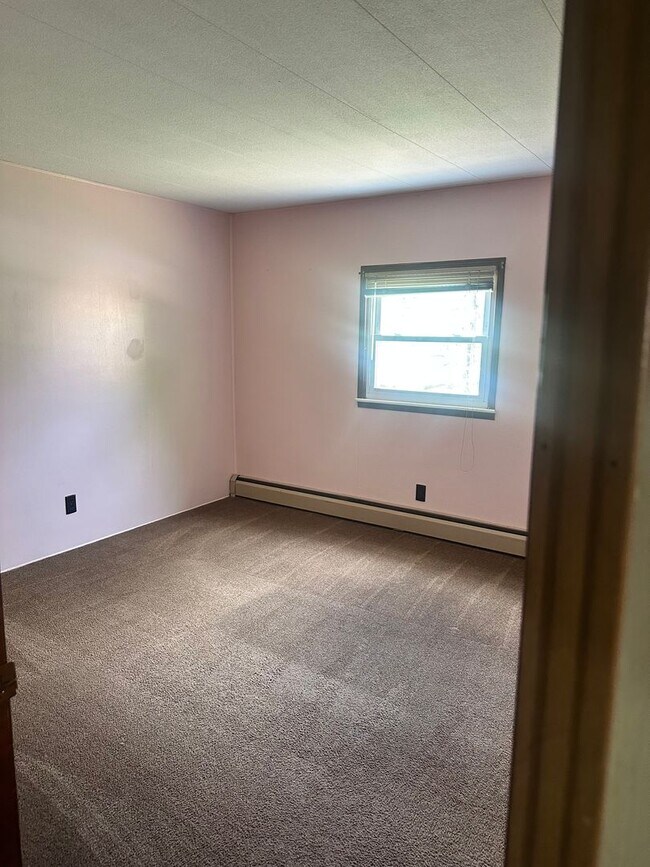 Building Photo - 3 Bed / 1.5 Bath Single-Family Home – Near Shippensburg Borough