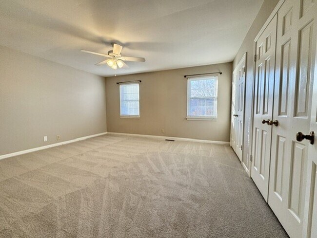 Building Photo - 2 Bed, 1.5 Bathroom Townhome with 2 Vehicle Carport