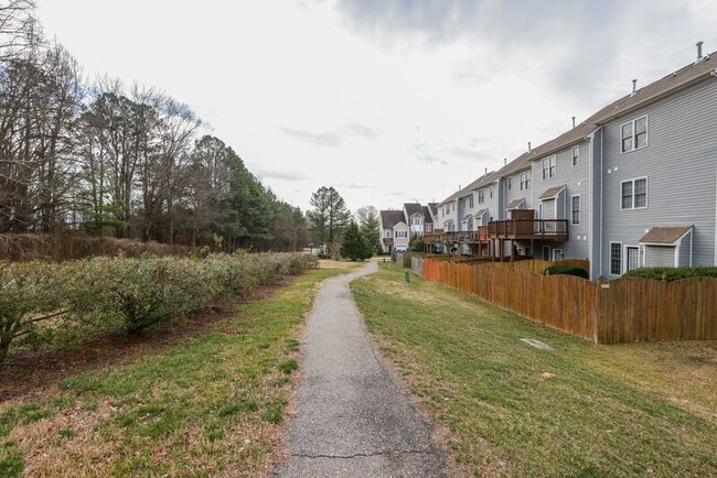 Building Photo - 10360 Caracara Dr