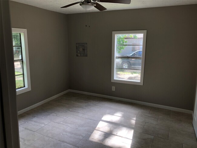 Building Photo - 695 Grimes Ave