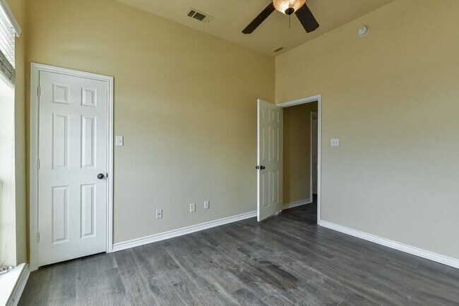 Building Photo - 6905 Deorsam Loop