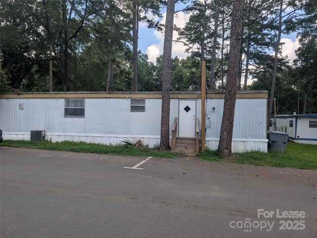 Building Photo - 6028 McDaniel Ln