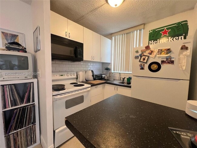 Building Photo - 1801 S Treasure Dr