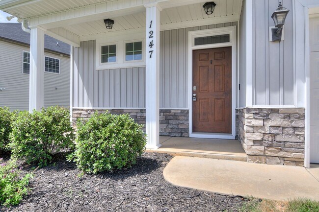 Building Photo - Beautiful 4 Bedroom 2.5 Bath in Grovetown!