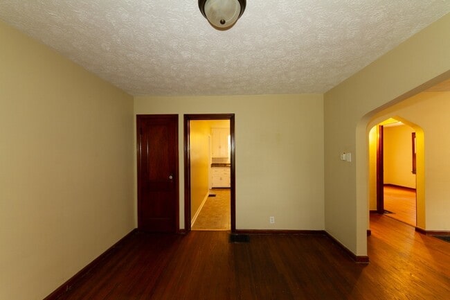 Building Photo - 1 bed 1 bath. Located in desirable Christi...