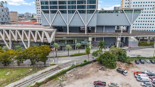 Building Photo - 11 NE 6th St