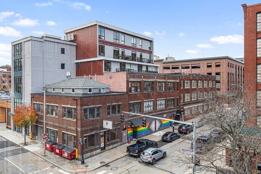 Building Photo - 123 Friendship St