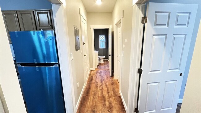 Building Photo - 31 Ridgeway St