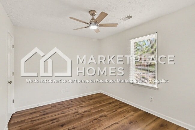 Building Photo - 2699 Foxglove Dr SW