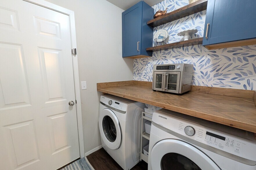 Washer & Dryer - 1640 Forest Dr