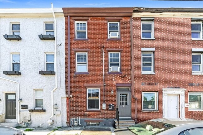 Primary Photo - 48 W Front St