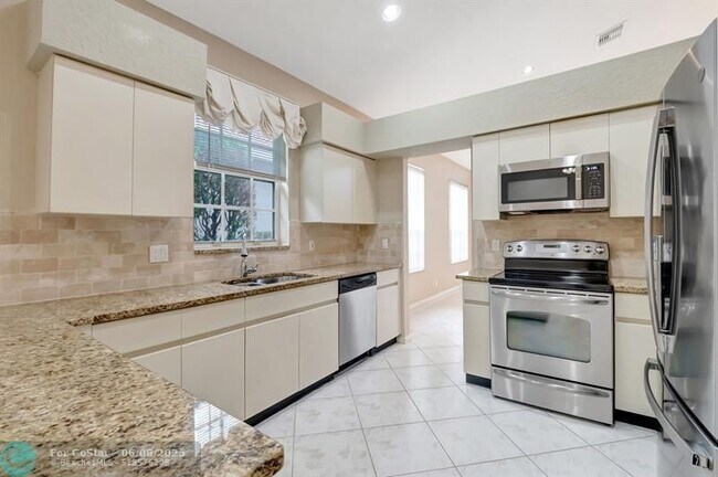 Building Photo - 11081 Springbrook Cir