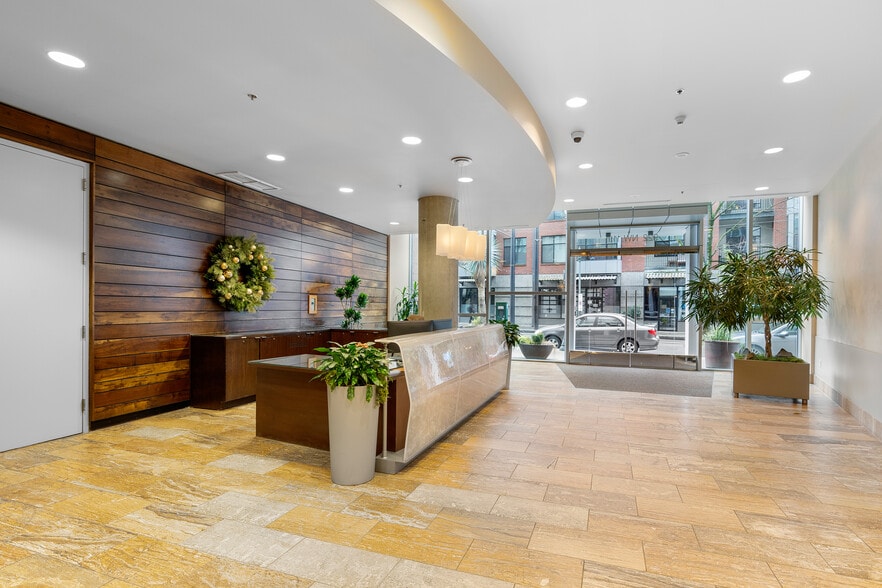 Building Photo - 922 NW 11th Ave