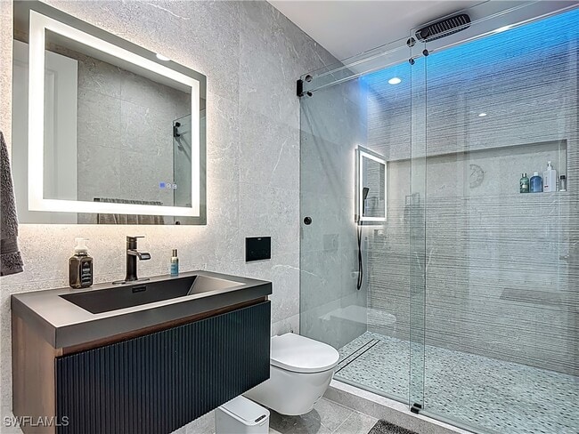 Building Photo - 5046 Panella Ave