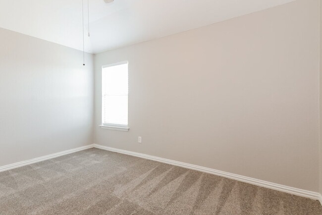 Building Photo - 609 Cove Ct