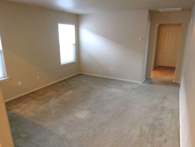 Building Photo - 3 Bedroom Patio Home
