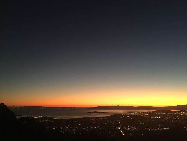 Building Photo - Lovely 3/2 home in the hills of El Cerrito with breathtaking views of the bay!