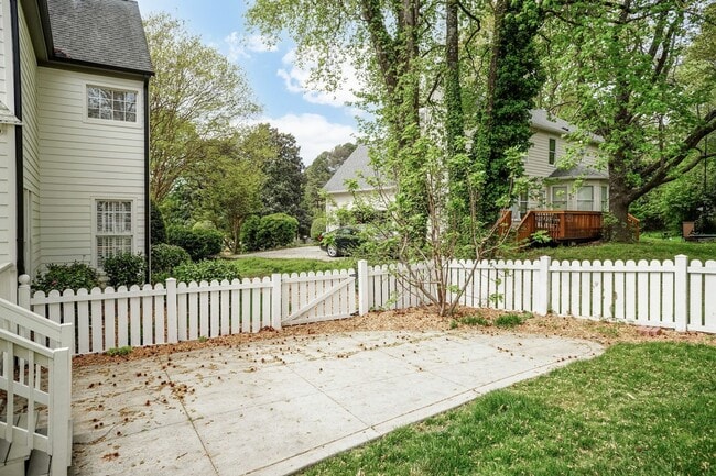 Building Photo - Meticulous Four Bedroom Dream Home!