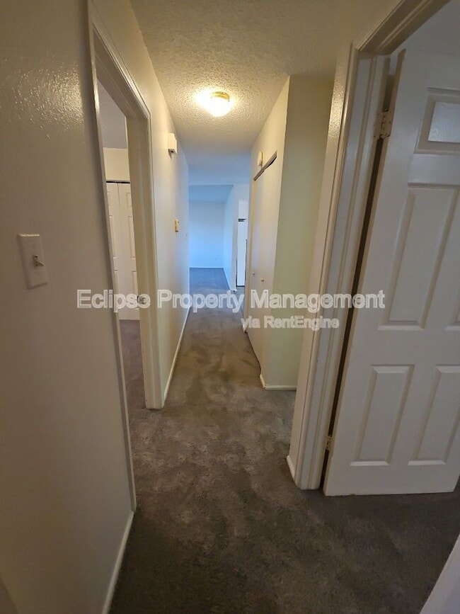 Building Photo - 208 Maple Dr