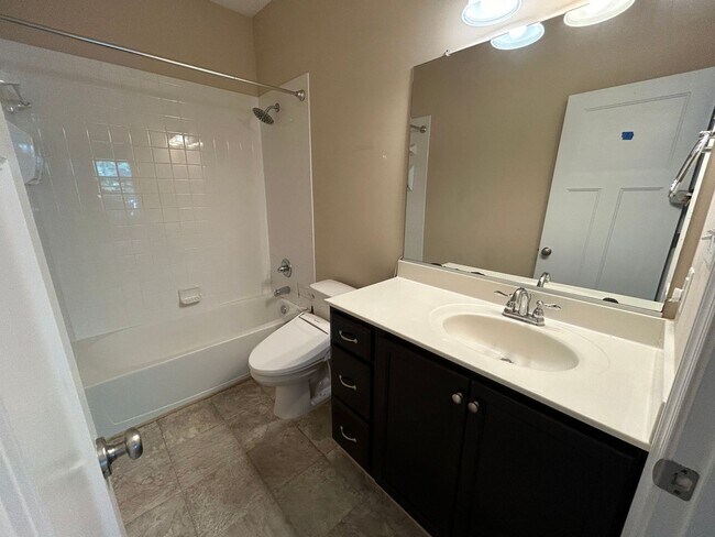 Building Photo - Waterfront Living at Its Finest in Norfolk, VA