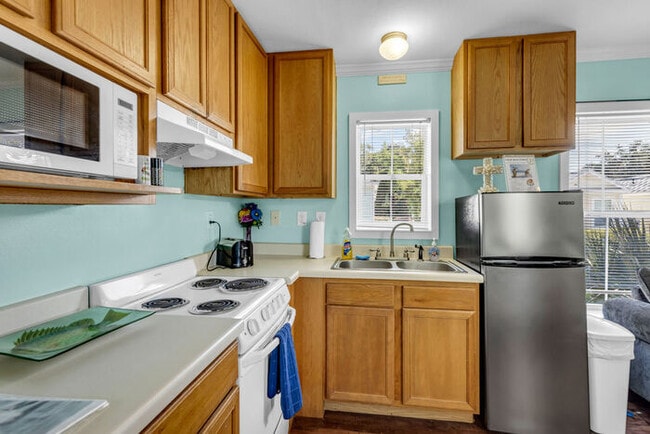 Building Photo - 171 Paradise Ave