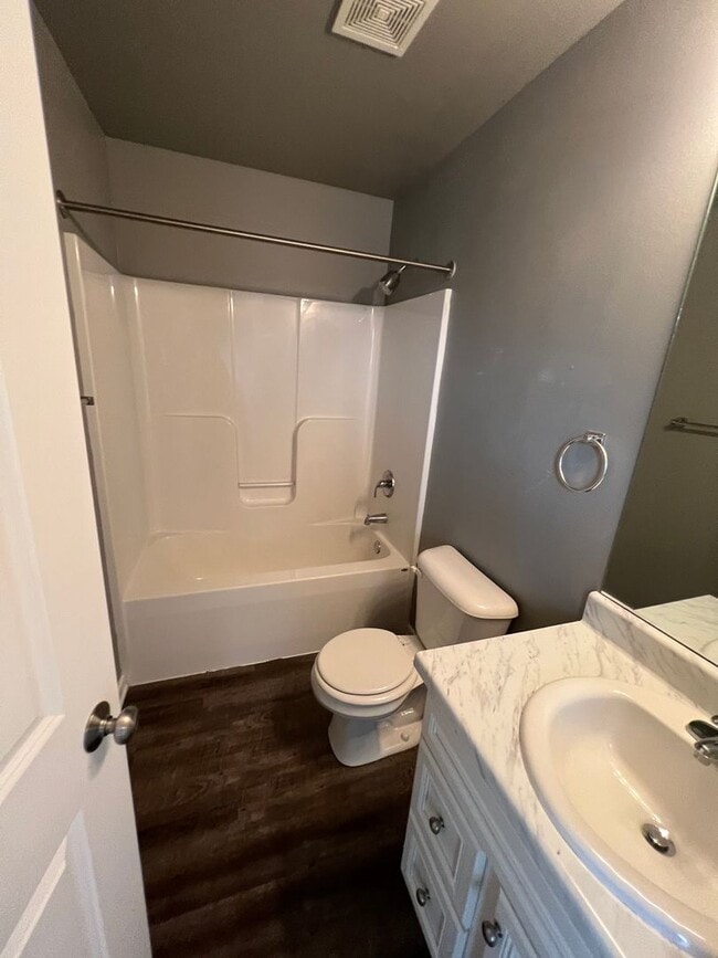 Building Photo - 2 Bedroom, 2.5 Bath Townhome