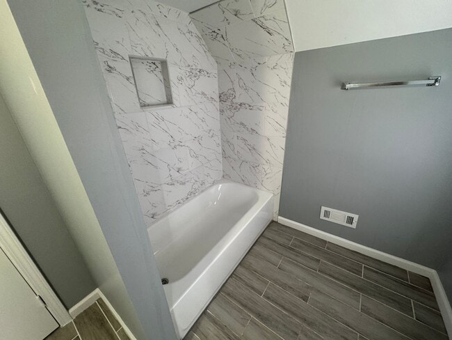 Building Photo - 1129-1131 S Sheffield Avenue