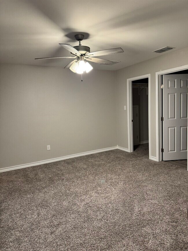 Building Photo - 813 Pausa Dr