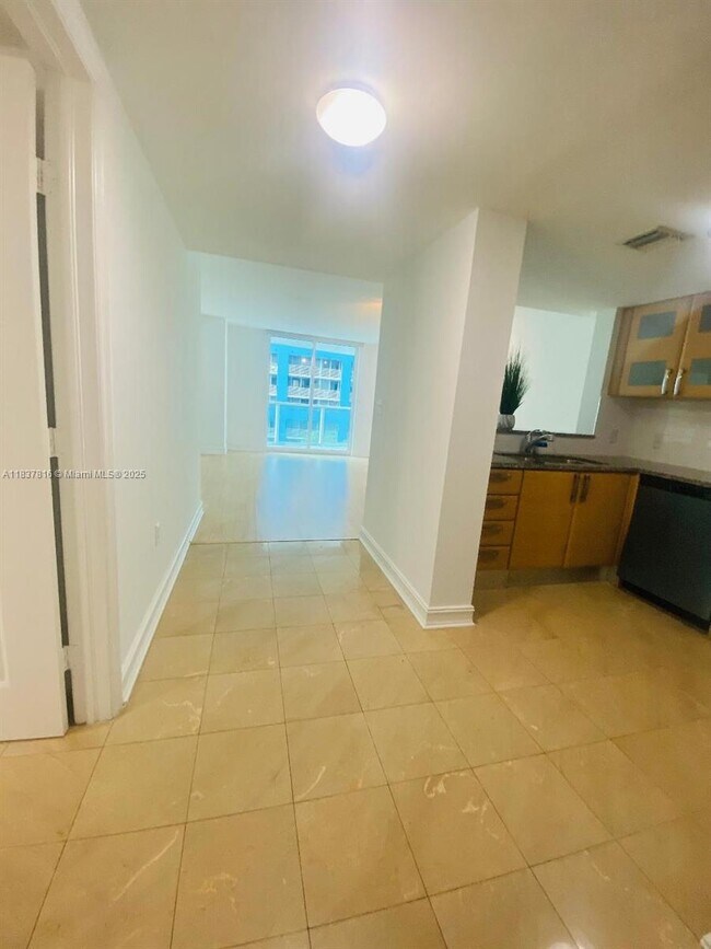 Building Photo - 2101 Brickell Ave