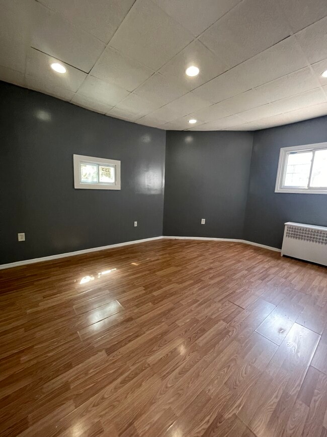 Building Photo - 827 S 14th St