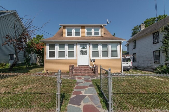 Primary Photo - 47 Henry St