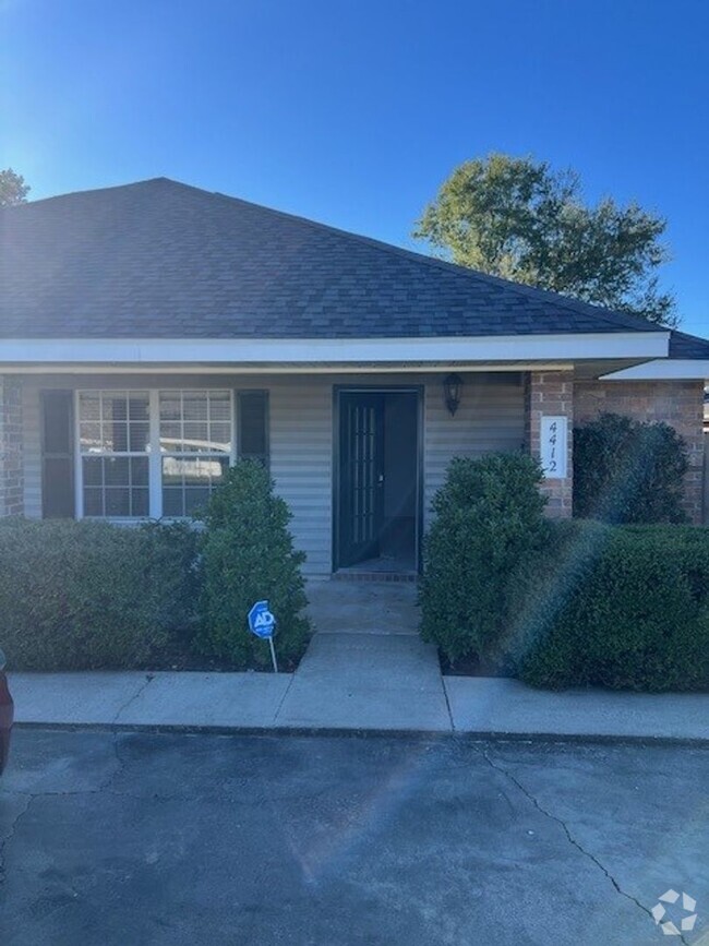 Building Photo - Spacious 3B/2B Duplex in South Lake Charles