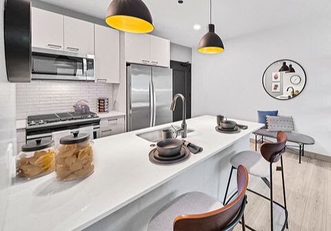 Primary Photo - 2145 N Elston Ave