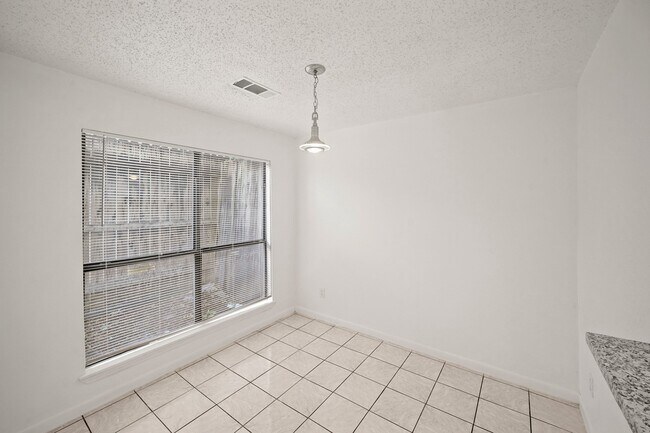 Building Photo - 3987 Tanglewilde St