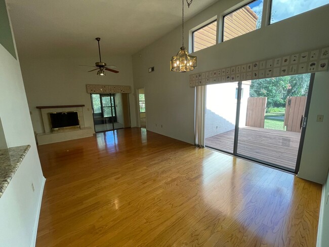 Building Photo - SPACIOUS 3 BD/2BA Home in Winter Springs!