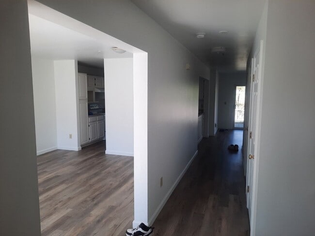 Building Photo - 3BR/2.5BA Townhouse Available July 1st!!! - Great Residential Neighborhood!!