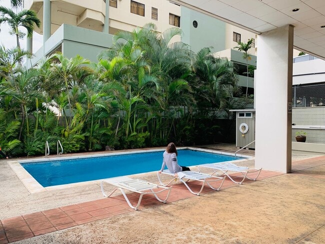 Building Photo - Fully Renovated 2/1/1 at Alexander Towers