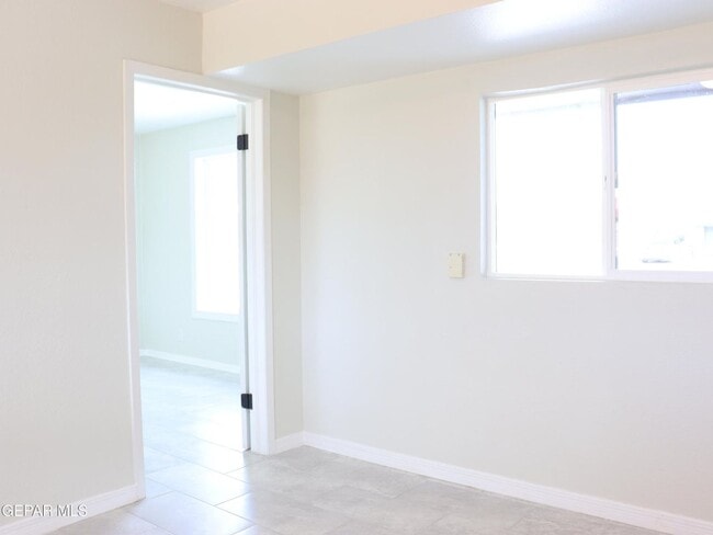 Building Photo - Beautiful 3 bed/2 baths and more for RENT