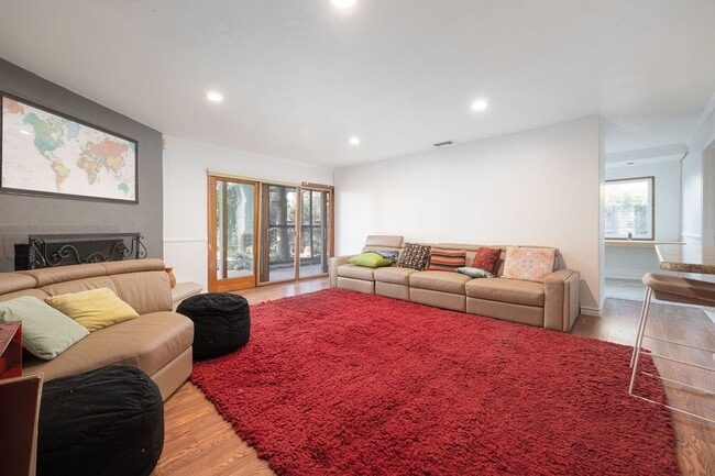 Building Photo - Rarely available gem now available in Bankers Hill - 1bed/1bath!