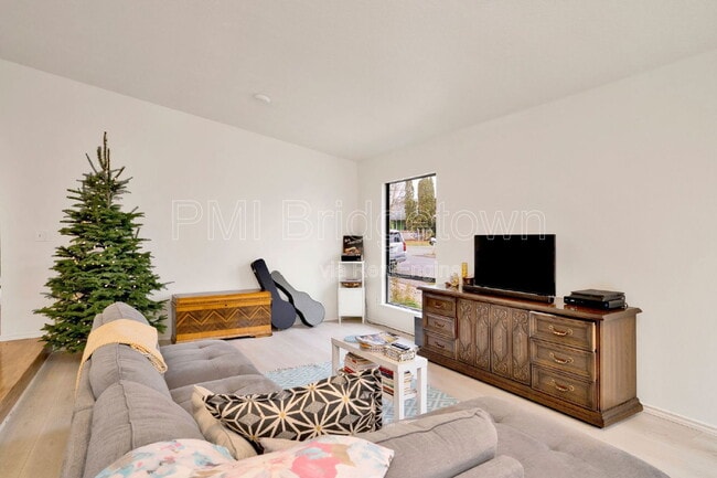 Building Photo - 11735 SW Butte Ln