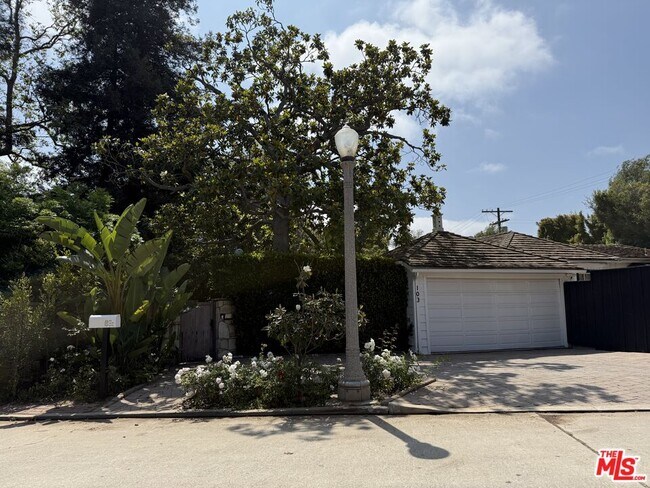 Primary Photo - 103 N Anita Ave