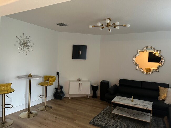 Building Photo - 207 Biltmore Pl