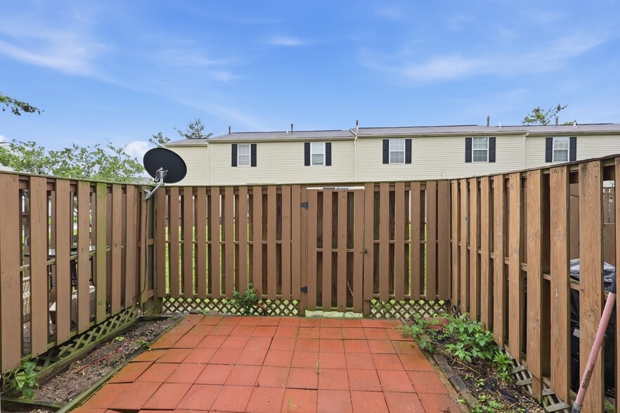 Building Photo - 4916 Stoneybrook Blvd